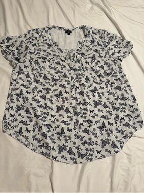 torrid White Short Sleeve Butterfly Print Blouse
